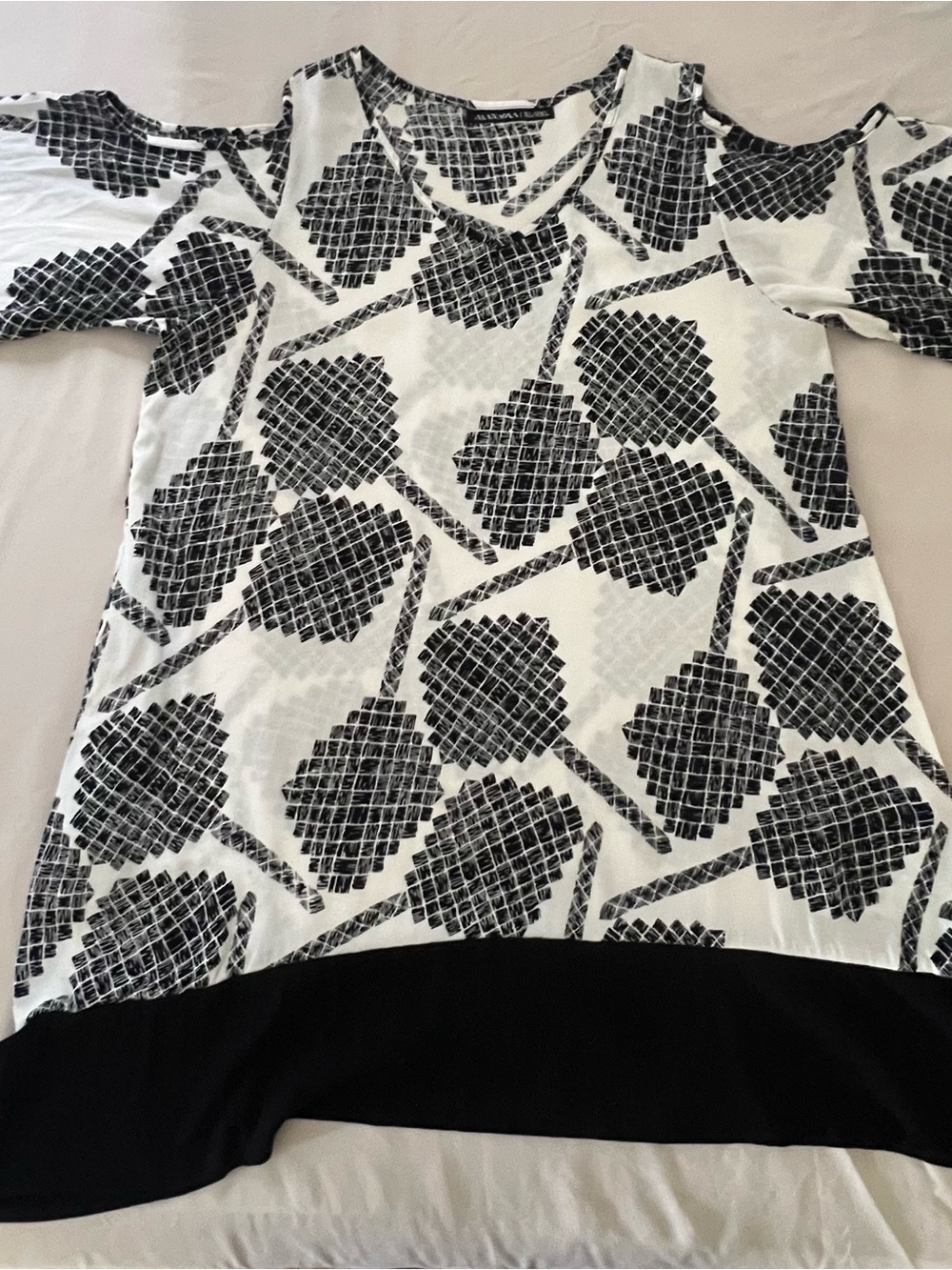 Manaola Black and White Patterned Cold-Shoulder Tunic